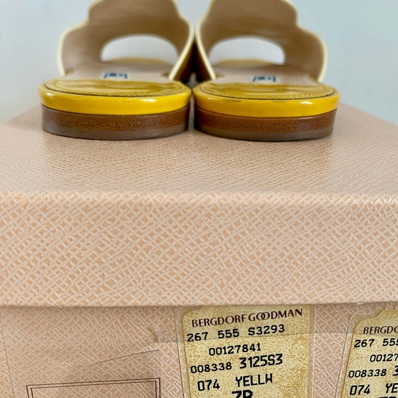 EUC ADORABLE YELLOW PRADA RUNWAY SLIDE WITH WHITE PIPING AND TRIBAL BEADS - Picture 3 of 7